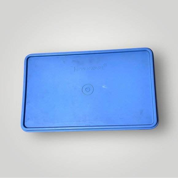 Vintage Tupperware Rectangular Container with Lid - Picture 4 of 14